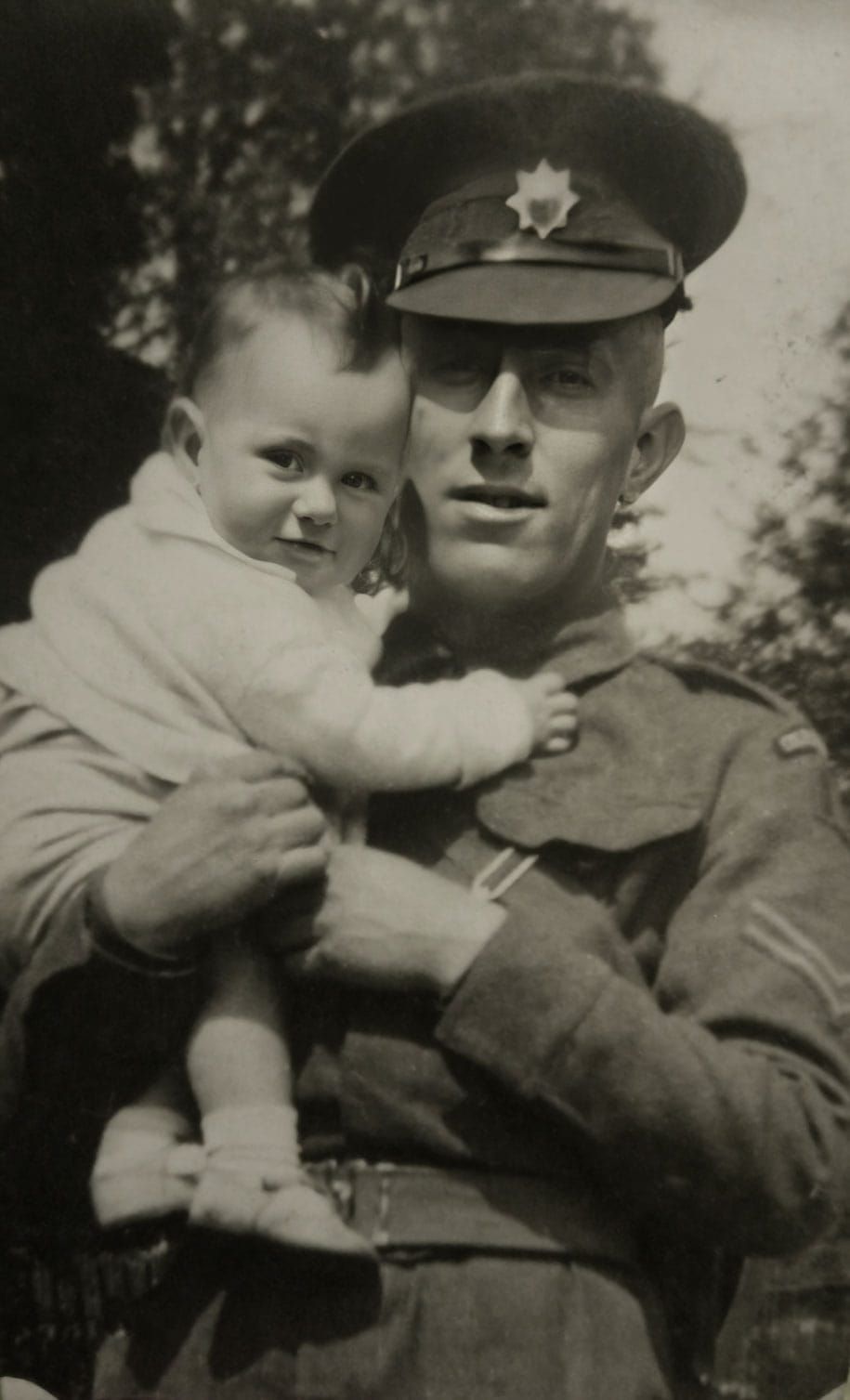 Sergeant Bill Lucas with his son Keith in 1940