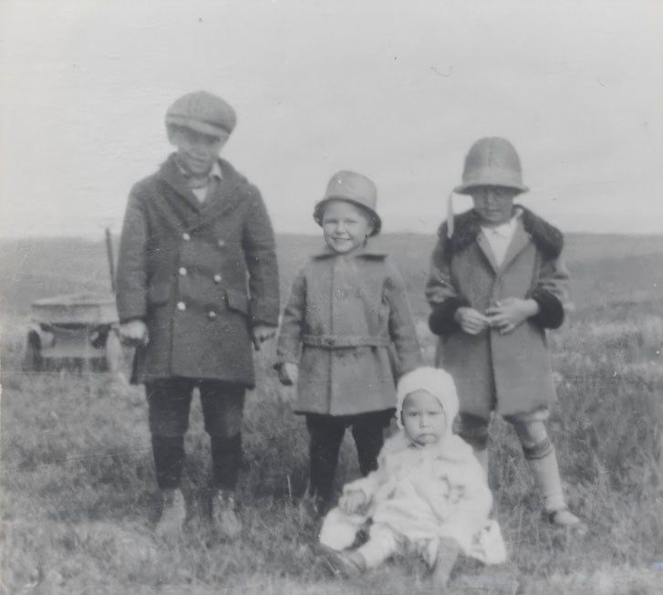 1927 Harlo, Verne, Eleanor and baby Lorne (sitting)