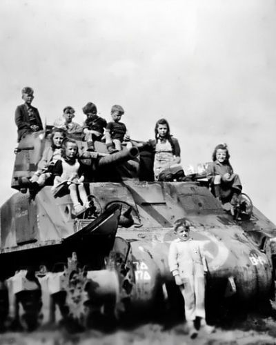 Sherman tank 17 TB Tuuthees