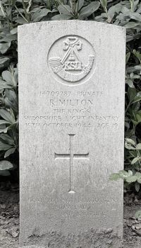 Grave Robert Milton