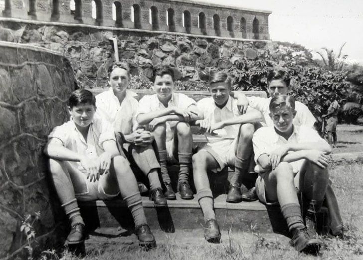 Met vrienden 1940 Padraig Culligan vooraan rechts