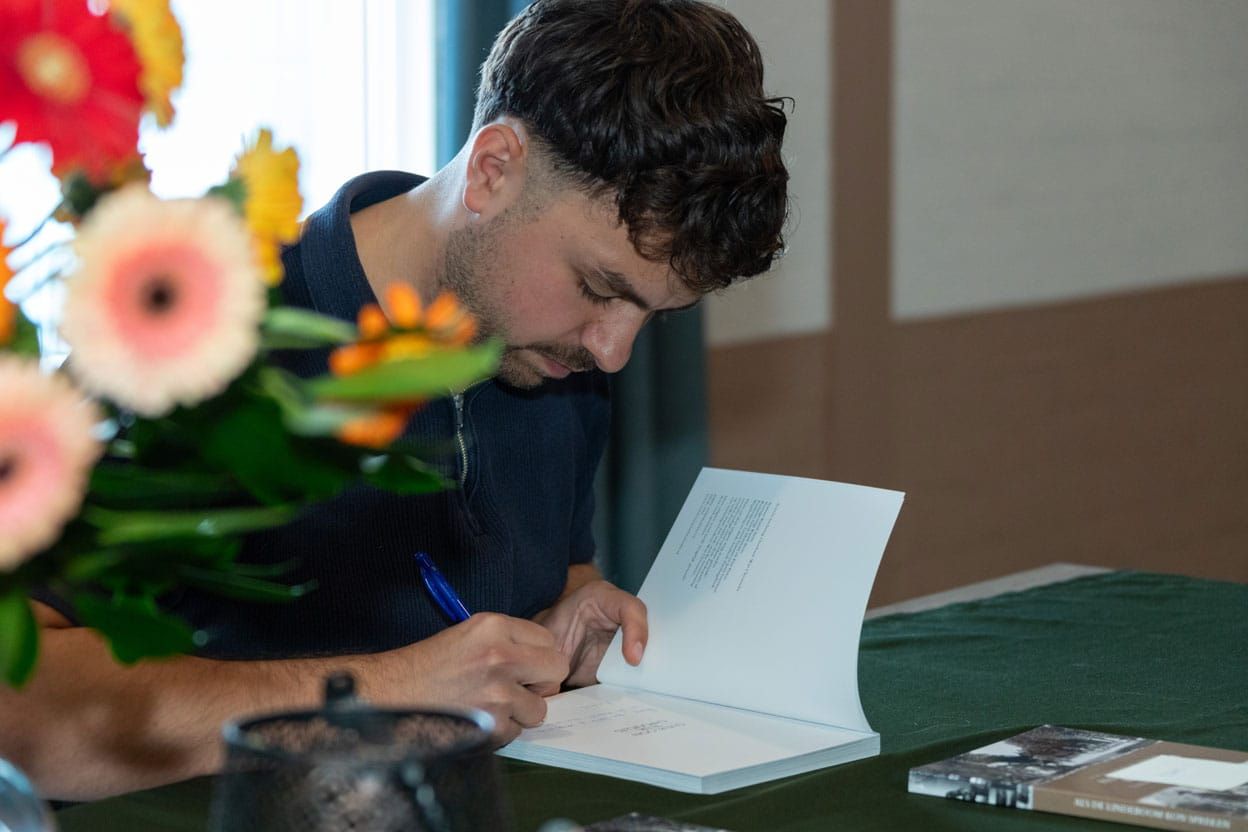 Kamil Aerts signing his book