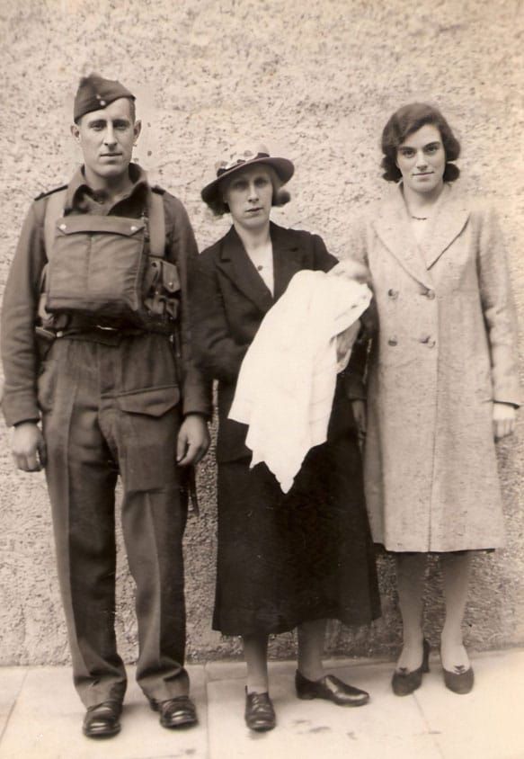 Thomas with his wife Emma, his mother Nellie Lavinia Lucas and his son Keith