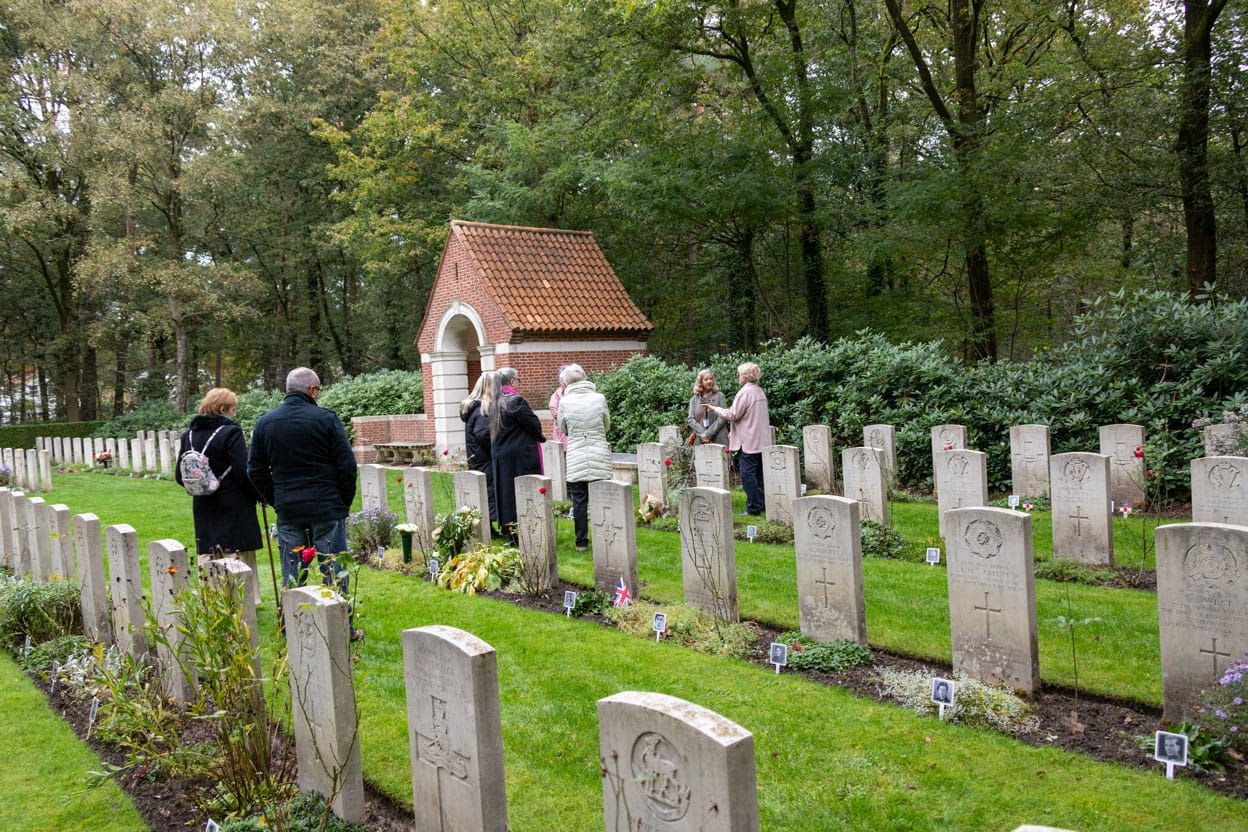 Family of Philip Holmes and Frank Sheen