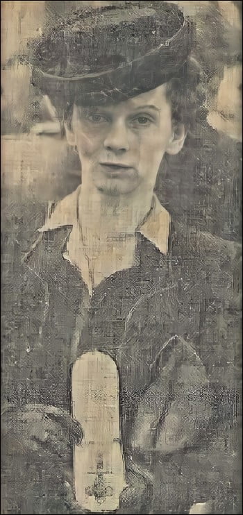 Elizabeth Crouch met de Military Cross