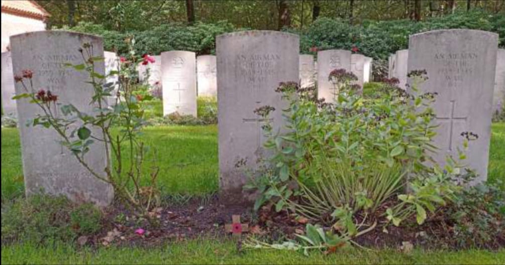 Known unto God graven Overloon