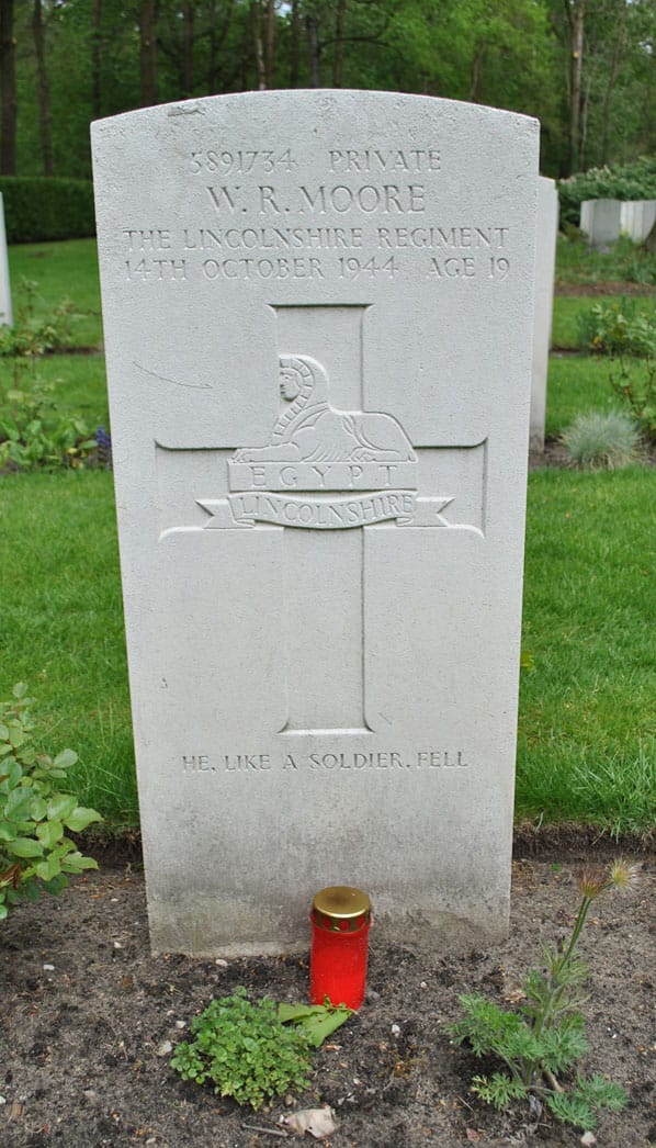 Grave William Robert Moore